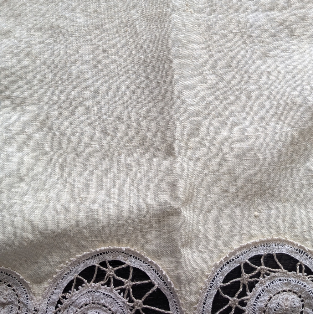 Vintage Table Topper - Picture 3 of 3
